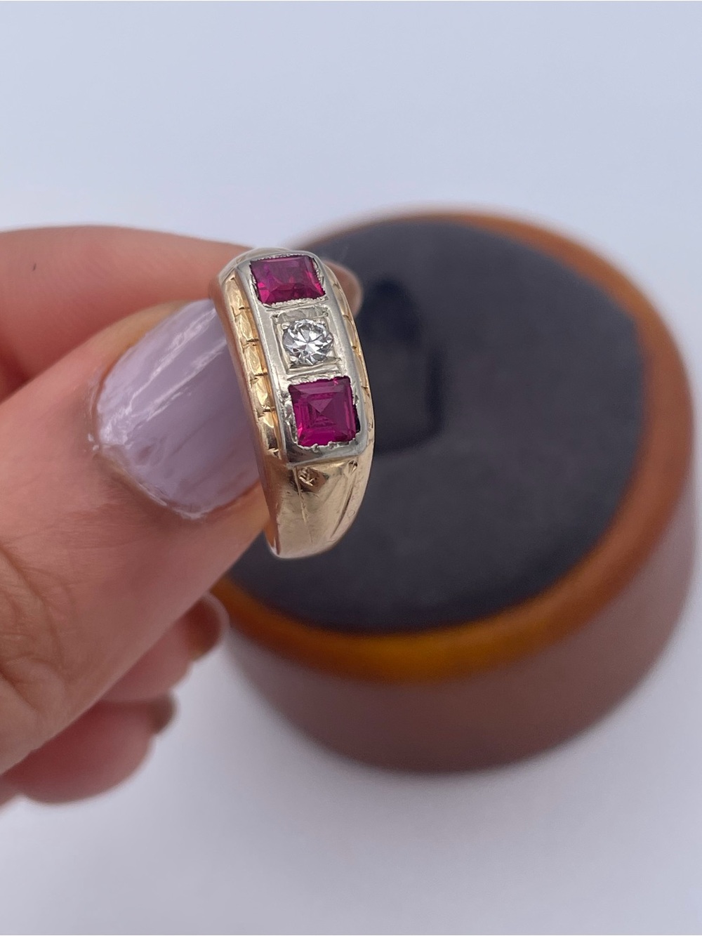 Vintage 14K Gold Ruby and Diamond Ring Three Stone Ring Estate 0.15ct Size 6 - Picture 3 of 9